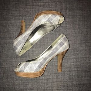 {Madden girl} Lindsay black plaid heels size 6